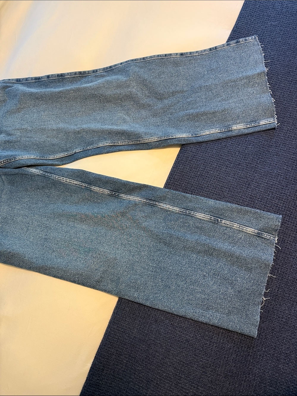 Hollister Medium Blue Low-Rise Baggy Jeans - Picture 4 of 8